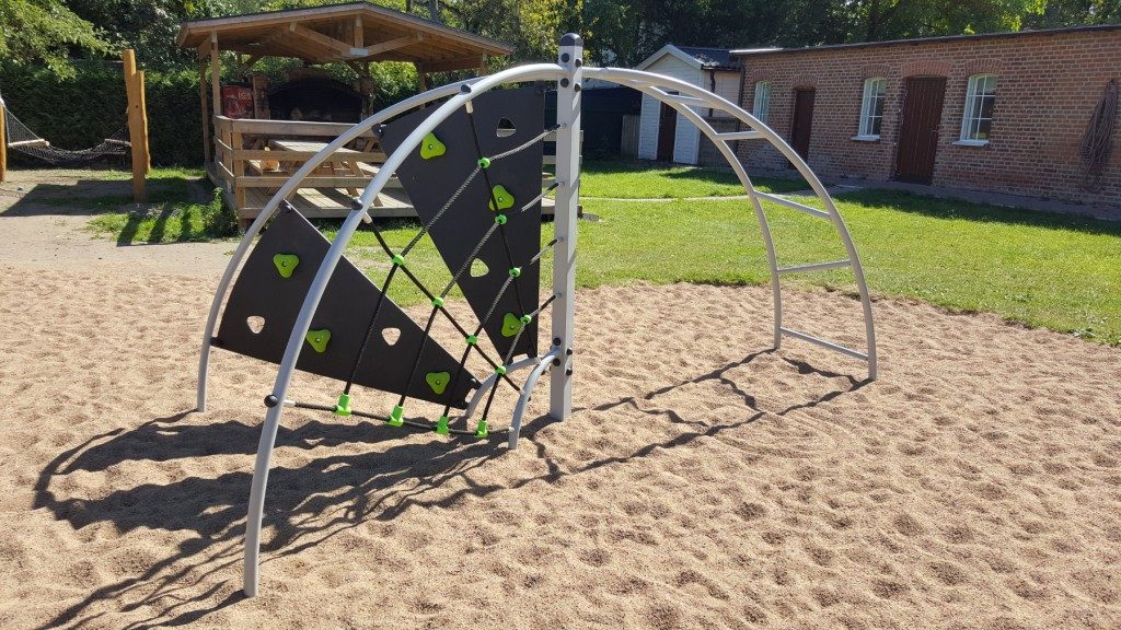 Structure de jeu avec cordages